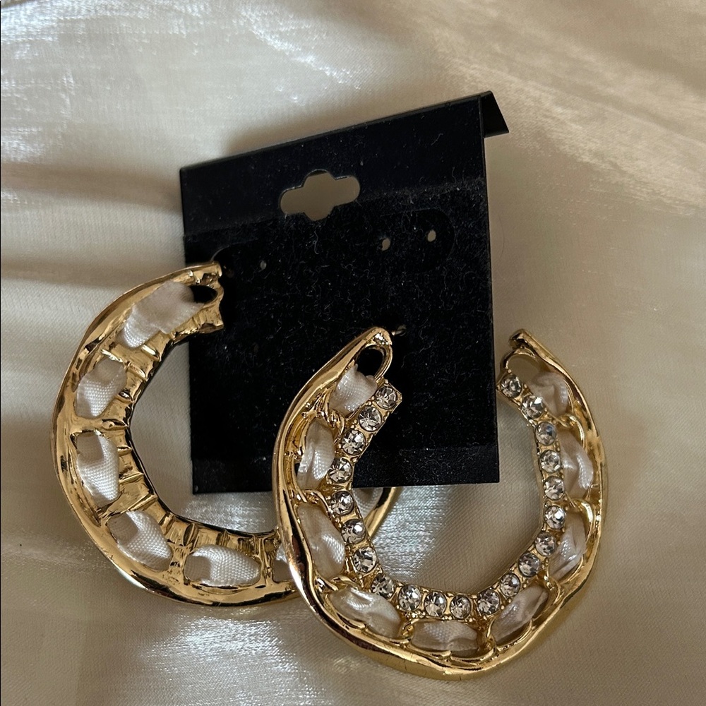 Pretty Gold Hoops